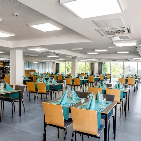 Rakoczi Hotel, Tabor Es Rendezvenykoezpont Sátoraljaújhely