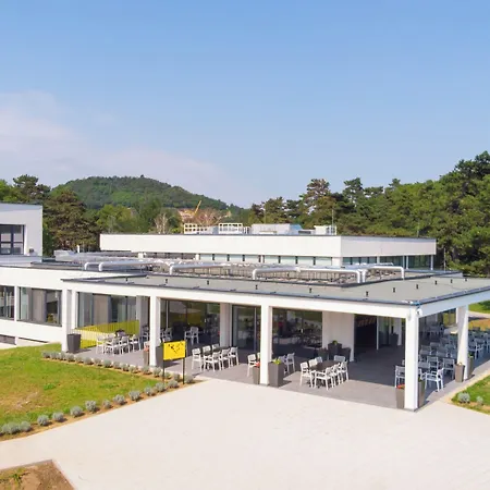 Rakoczi Hotel, Tabor Es Rendezvenykoezpont
